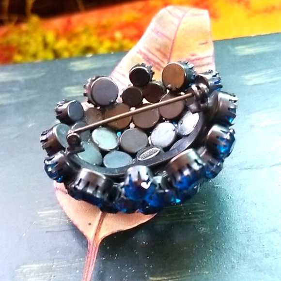 50's MCM WARNER Domed Sapphire Cobalt Blue Crystal Glitzy Vintage Brooch Pin 2" - Picture 6 of 15